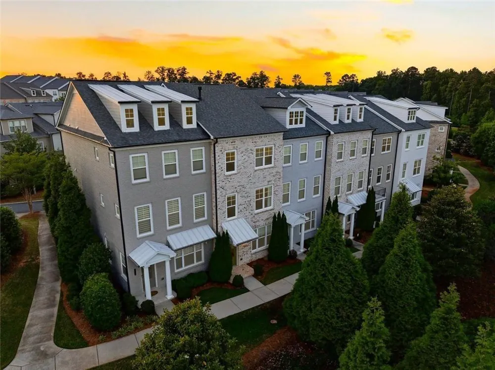 10196 Windalier Way Roswell, GA 30076
