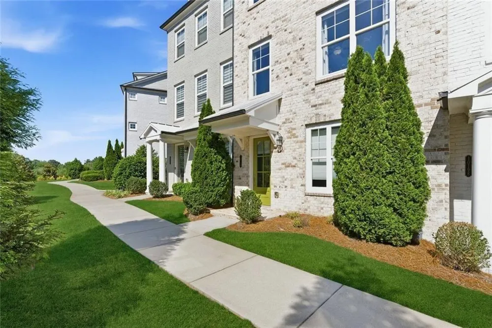 10196 Windalier Way Roswell, GA 30076