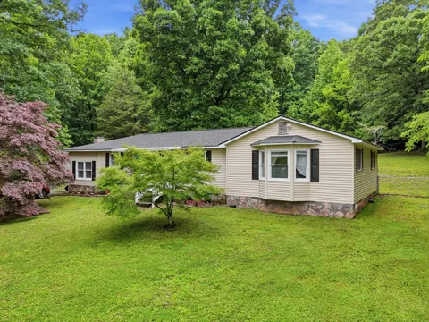 1873 Crow Valley Road NW