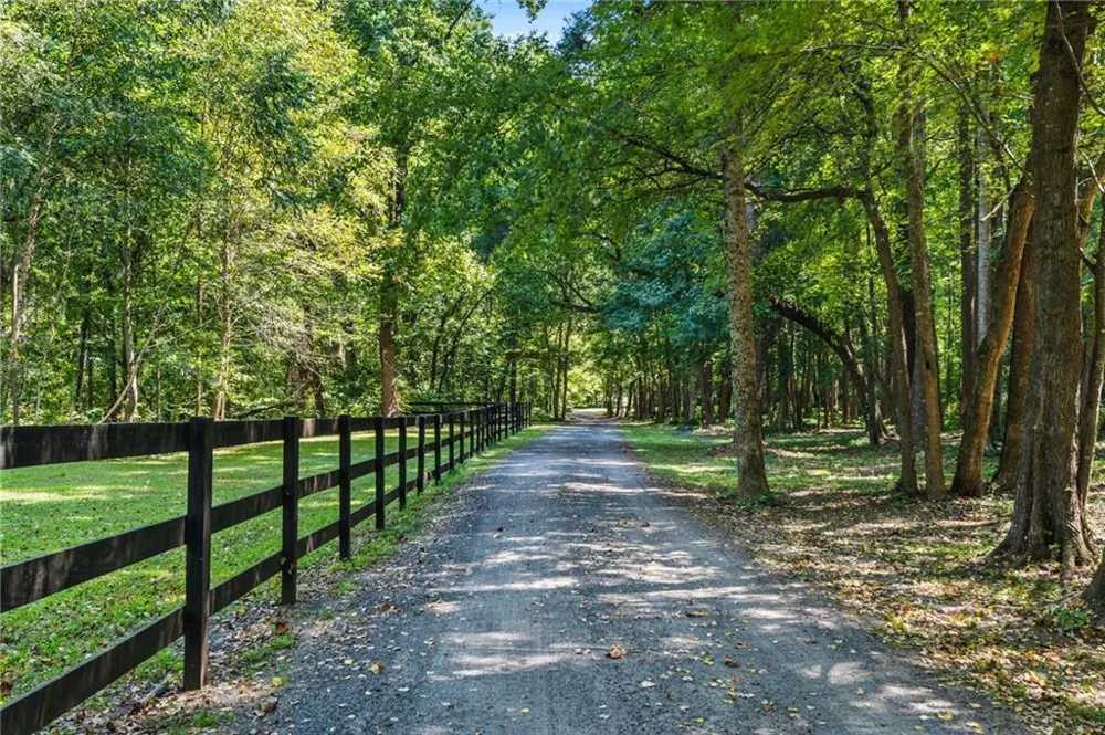 1816 Yorkshire Drive Woodstock, GA 30189