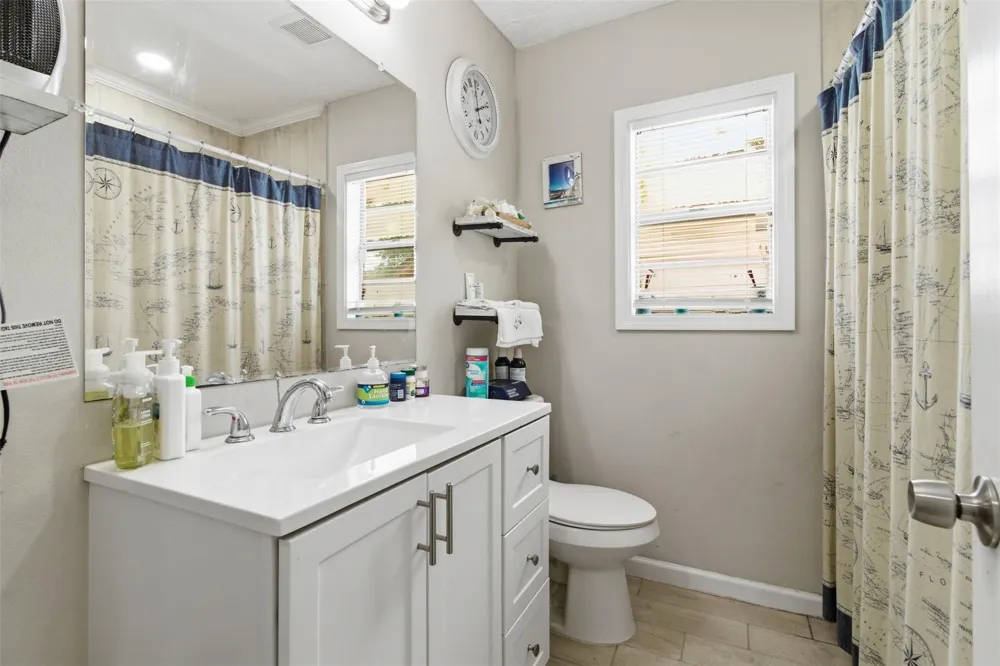 306 Center Street Pasadena, TX 77506