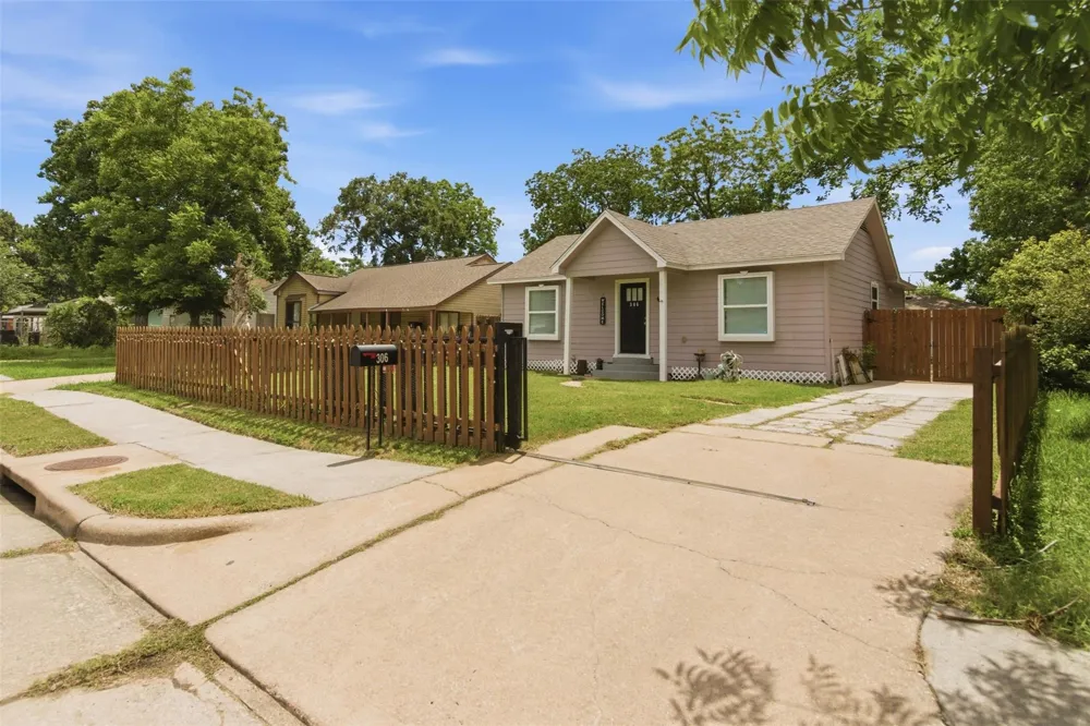 306 Center Street Pasadena, TX 77506