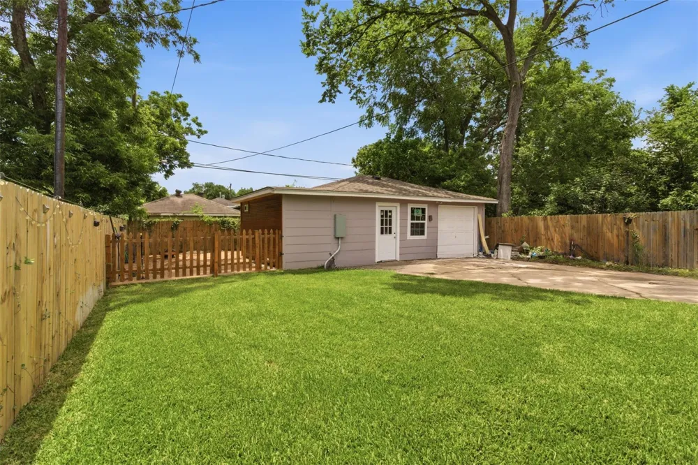 306 Center Street Pasadena, TX 77506