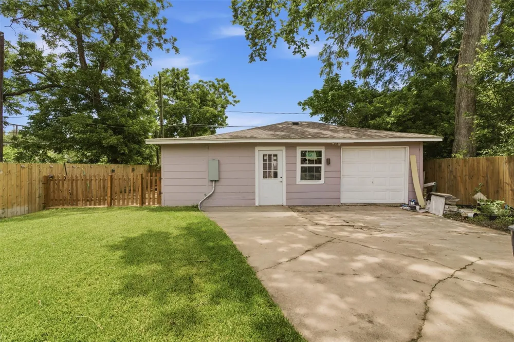 306 Center Street Pasadena, TX 77506