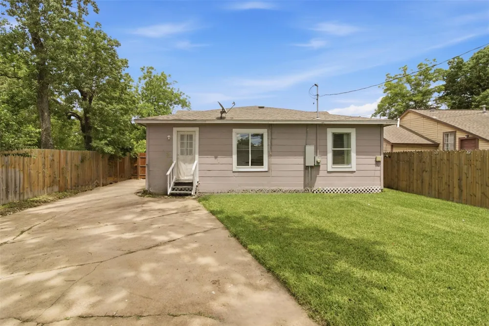306 Center Street Pasadena, TX 77506