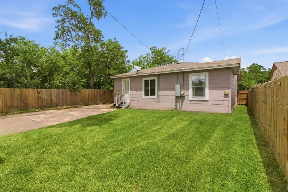306 Center Street Pasadena, TX 77506