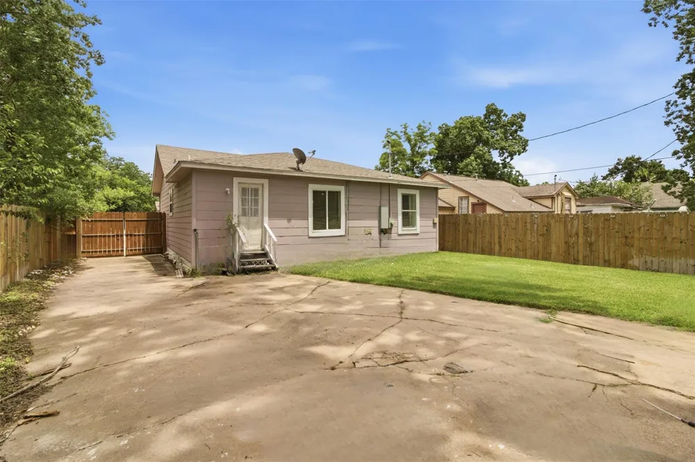 306 Center Street Pasadena, TX 77506