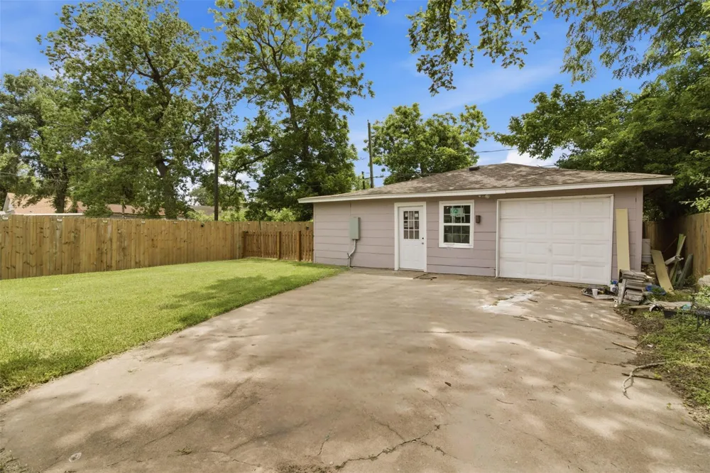 306 Center Street Pasadena, TX 77506
