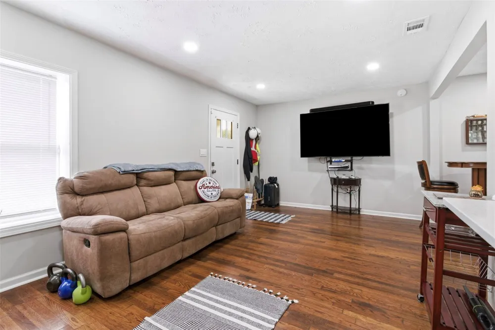 306 Center Street Pasadena, TX 77506