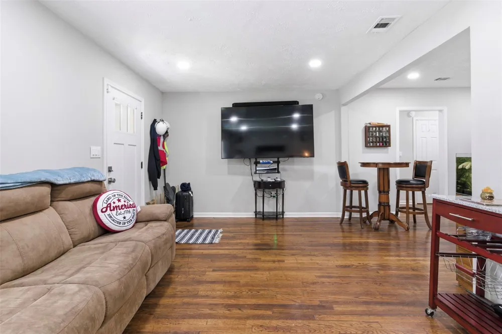 306 Center Street Pasadena, TX 77506