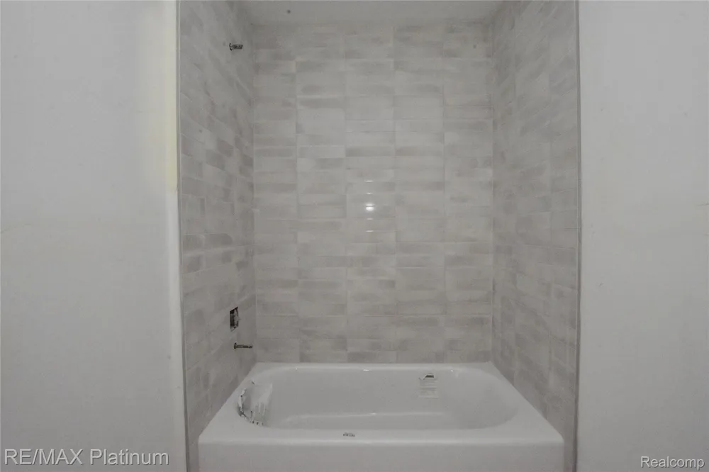 4570 Stillmeadow Genoa Township, MI 48843