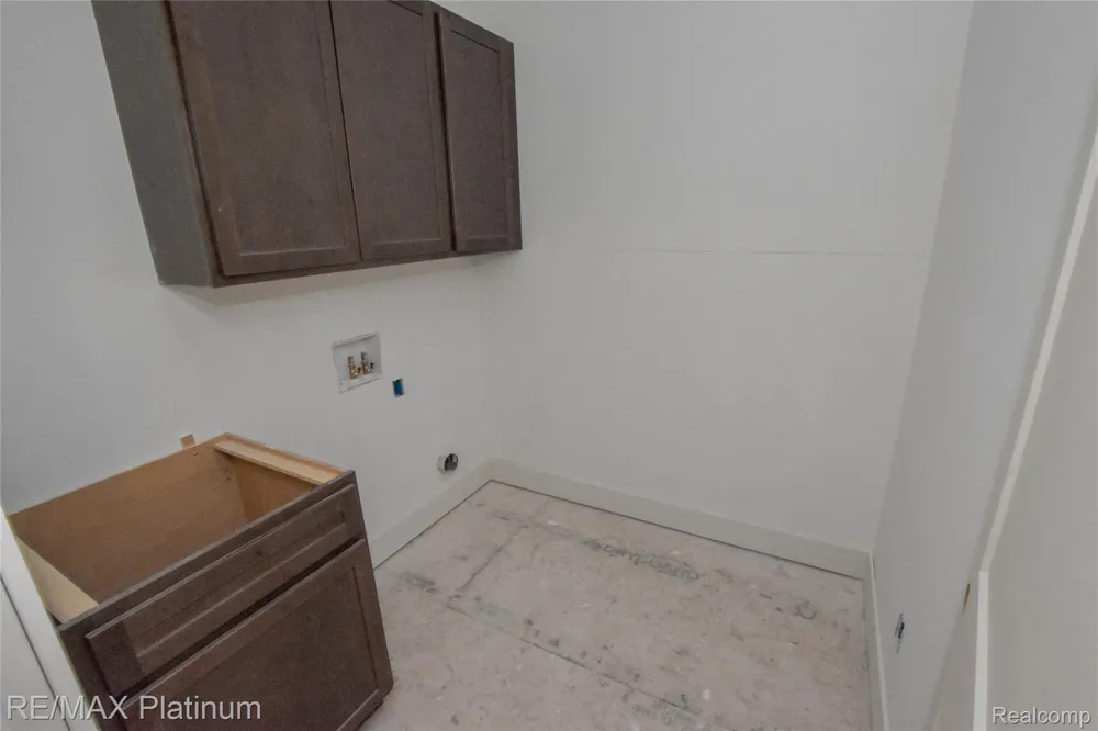 4570 Stillmeadow Genoa Township, MI 48843