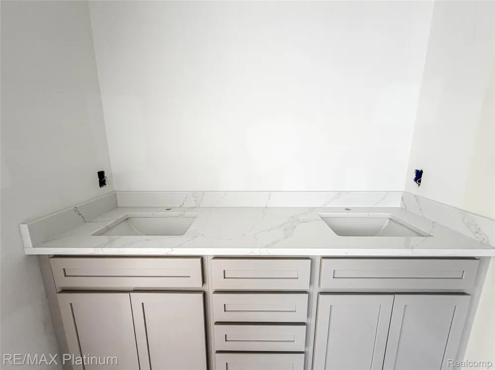 4570 Stillmeadow Genoa Township, MI 48843