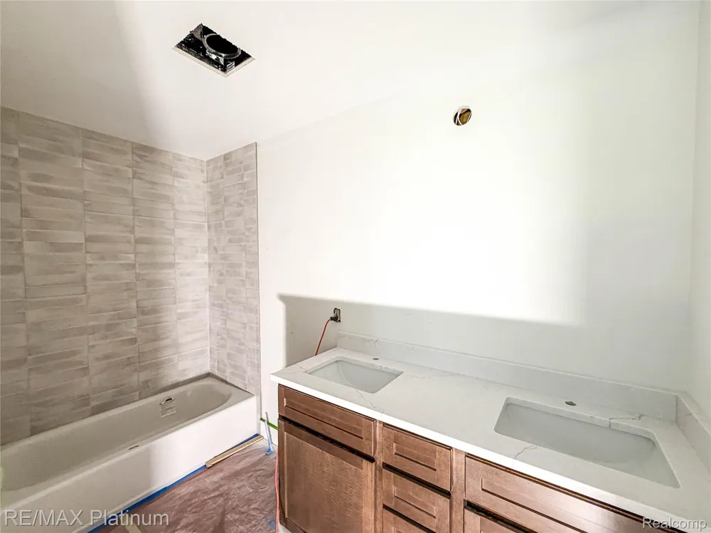 4570 Stillmeadow Genoa Township, MI 48843