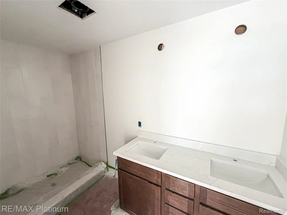 4570 Stillmeadow Genoa Township, MI 48843