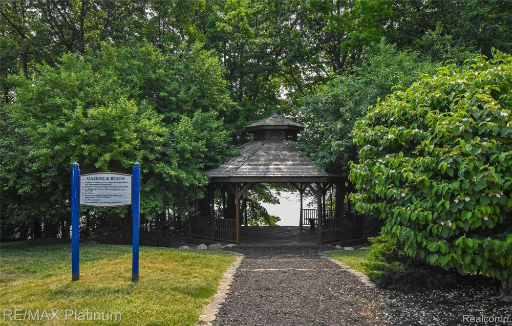 4570 Stillmeadow Genoa Township, MI 48843