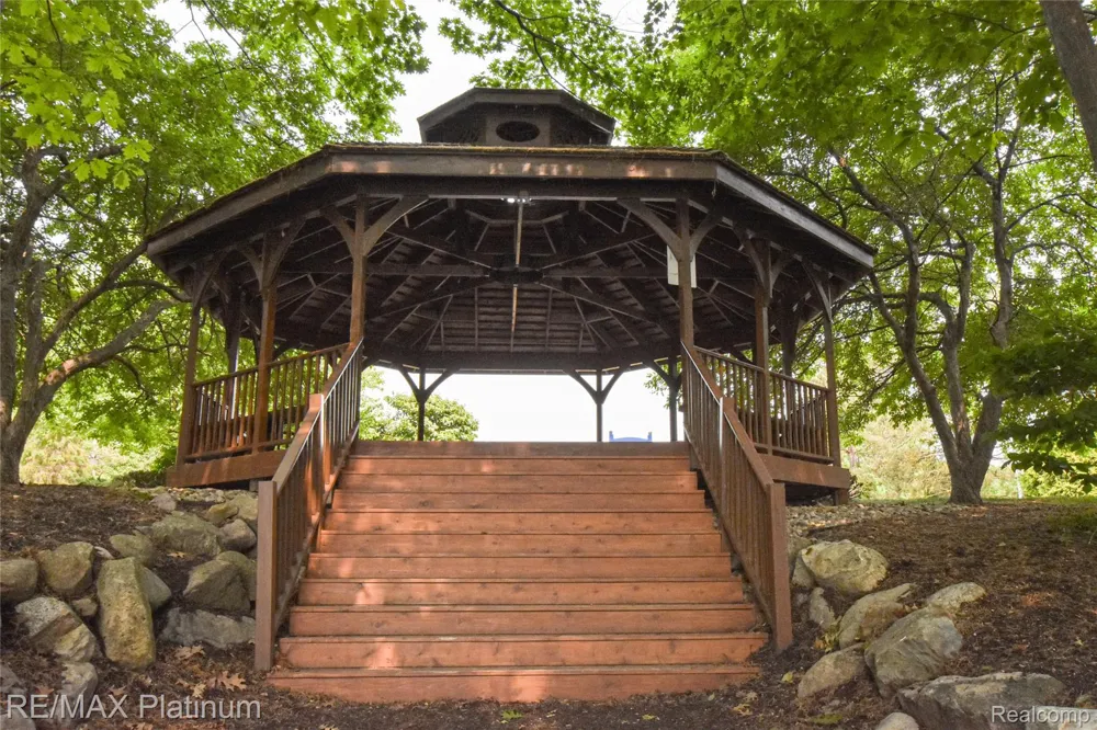 4570 Stillmeadow Genoa Township, MI 48843