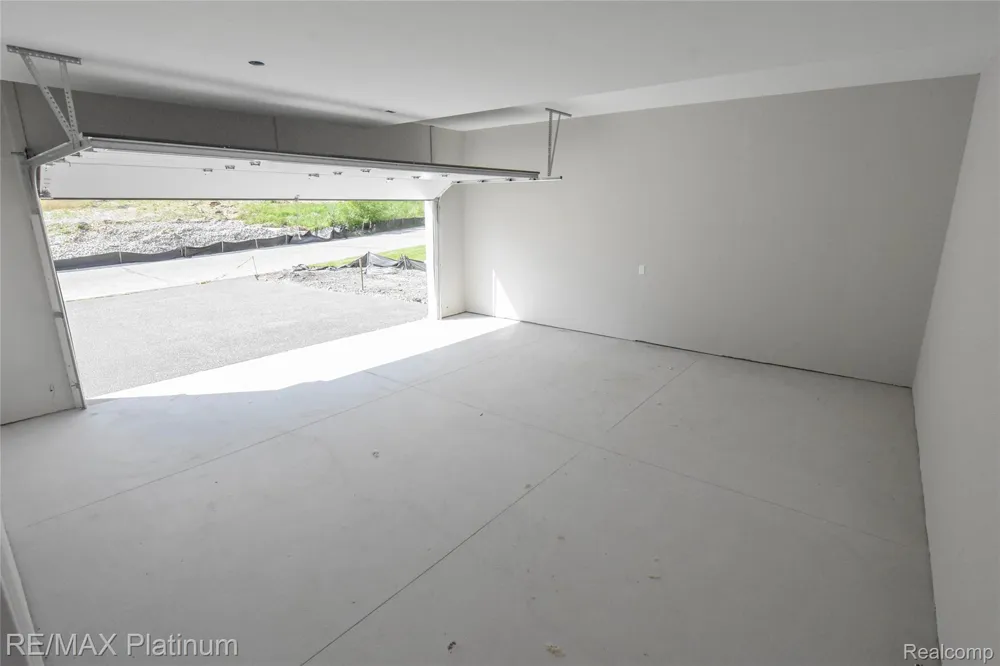 4570 Stillmeadow Genoa Township, MI 48843