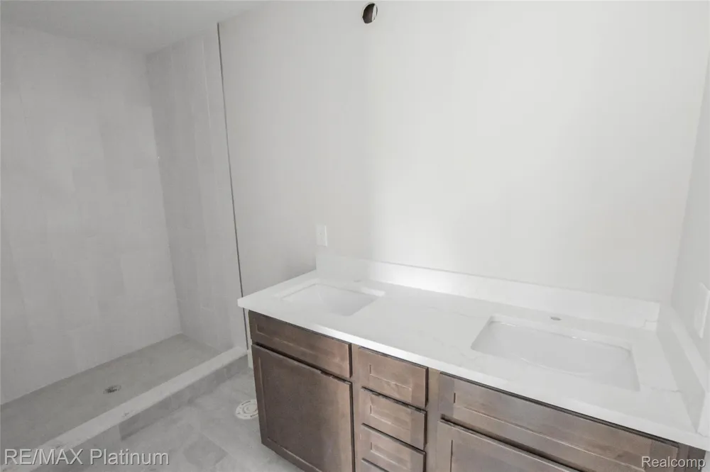 4570 Stillmeadow Genoa Township, MI 48843