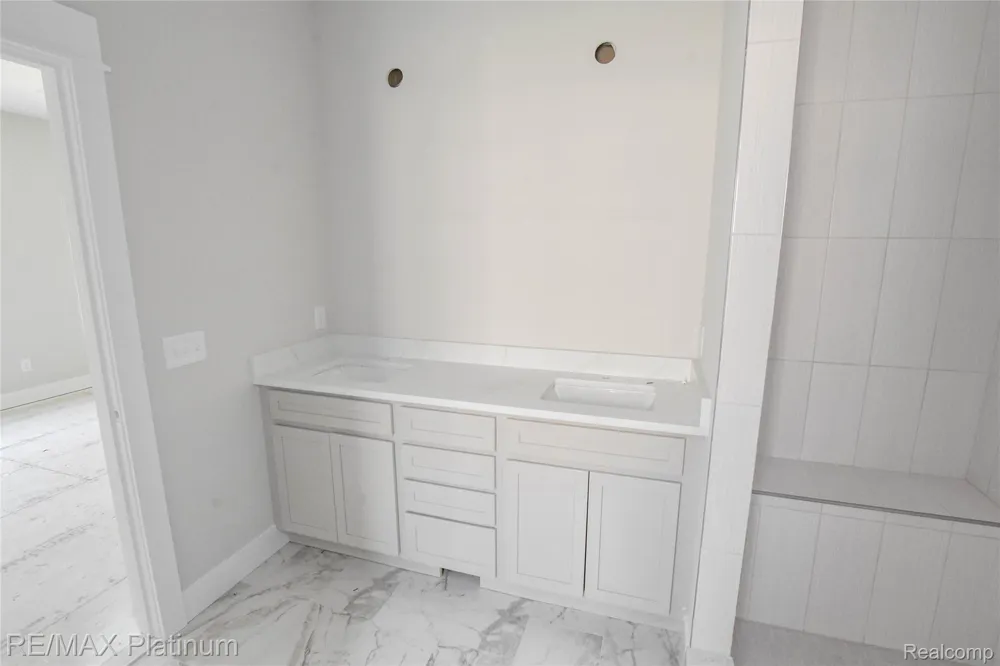 4570 Stillmeadow Genoa Township, MI 48843