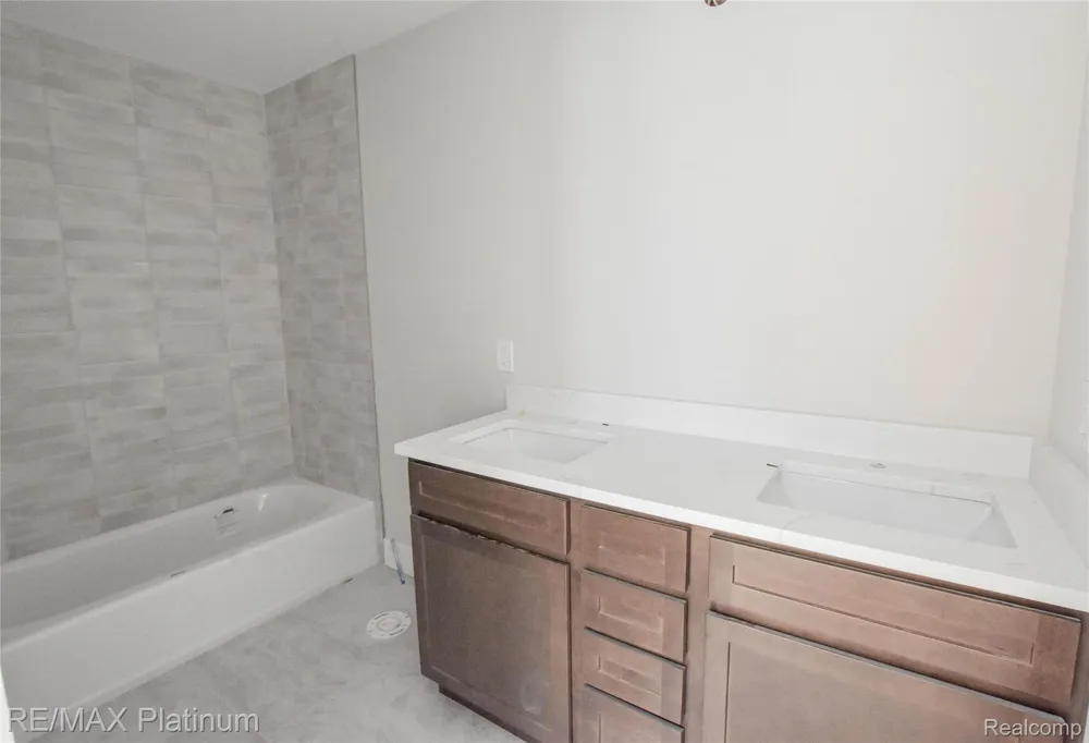 4570 Stillmeadow Genoa Township, MI 48843