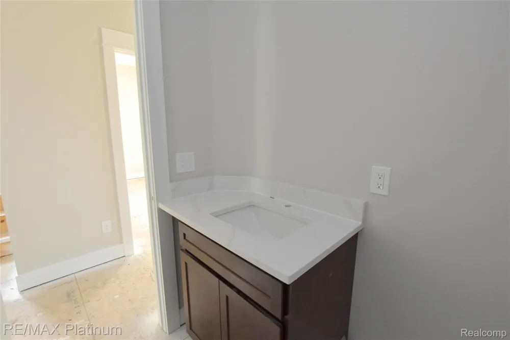 4570 Stillmeadow Genoa Township, MI 48843