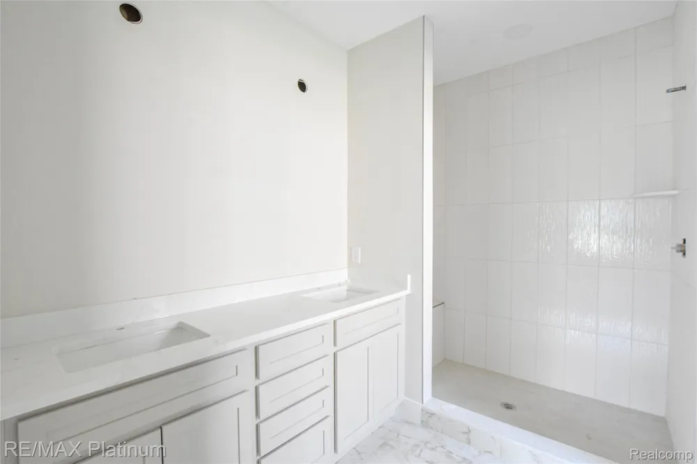 4570 Stillmeadow Genoa Township, MI 48843