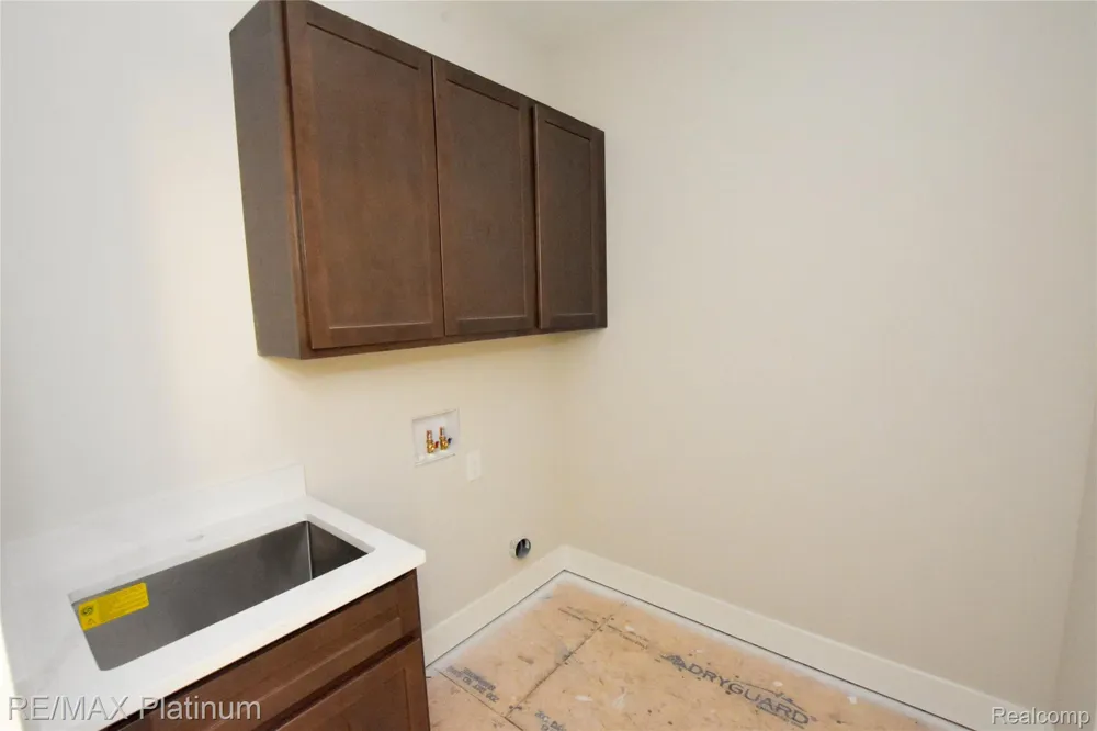 4570 Stillmeadow Genoa Township, MI 48843