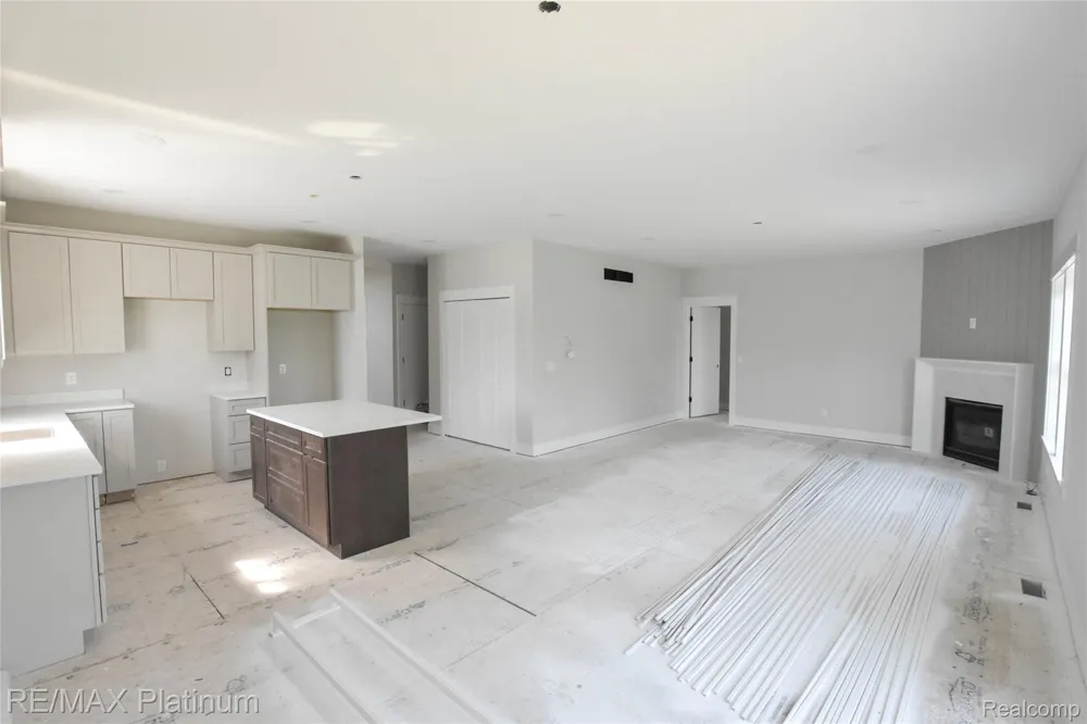 4570 Stillmeadow Genoa Township, MI 48843