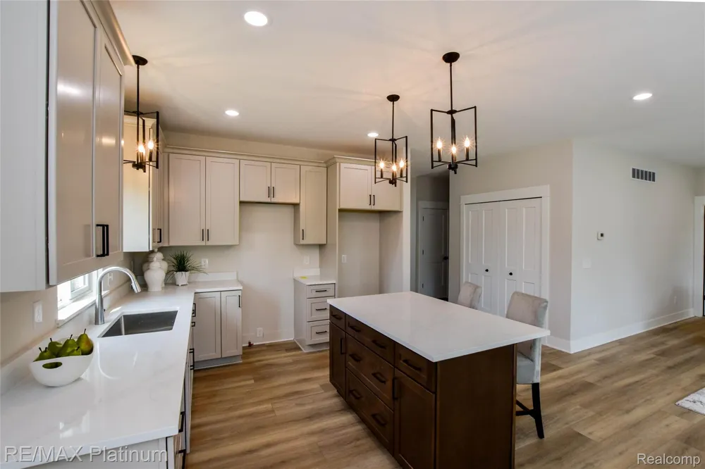 4570 Stillmeadow Genoa Township, MI 48843