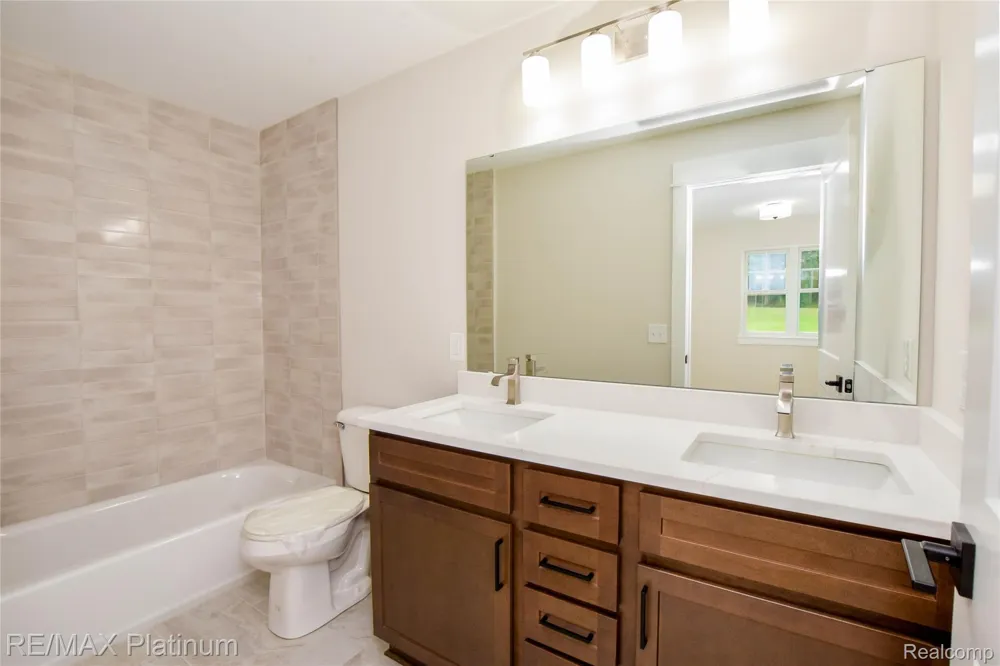 4570 Stillmeadow Genoa Township, MI 48843