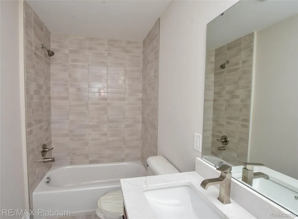 4570 Stillmeadow Genoa Township, MI 48843