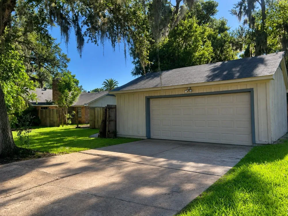 131 Daisy Street Lake Jackson, TX 77566