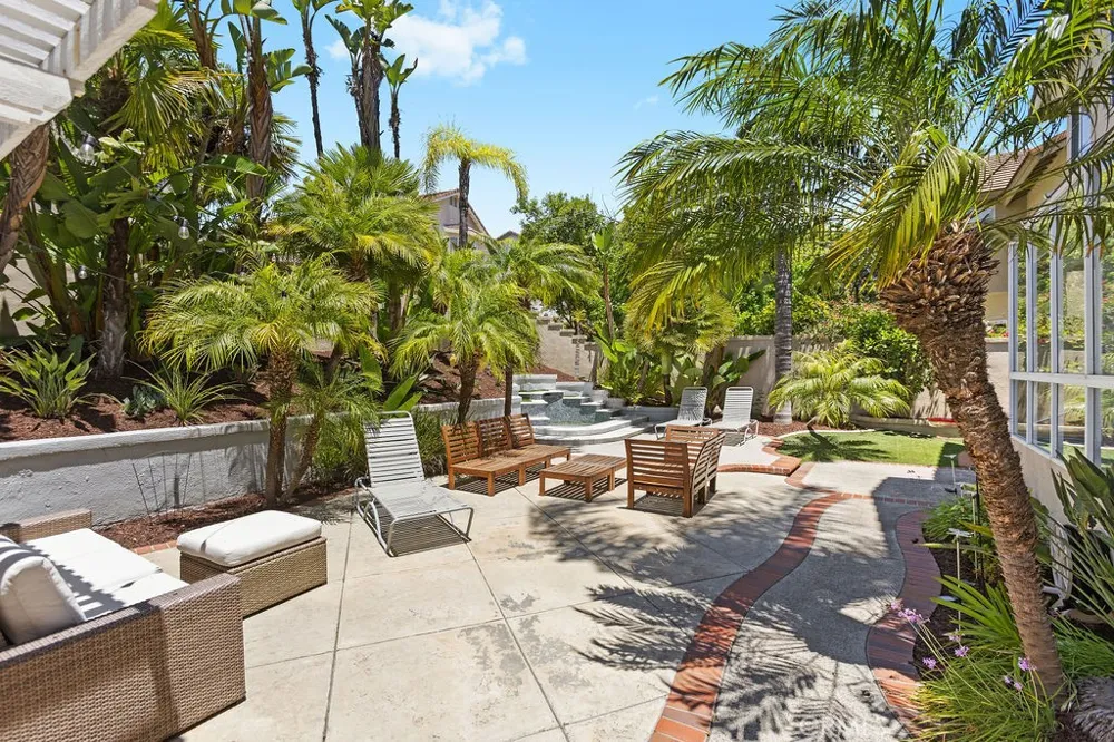 28581 Big Springs Lake Forest, CA 92679
