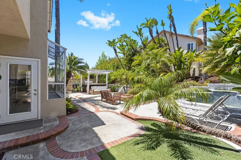 28581 Big Springs Lake Forest, CA 92679