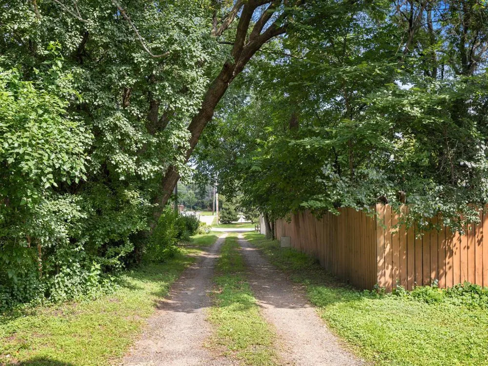 3214 Groveland School Road Minnetonka, MN 55391