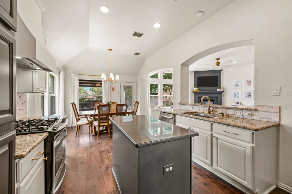 3513 Carlton Street Grapevine, TX 76092