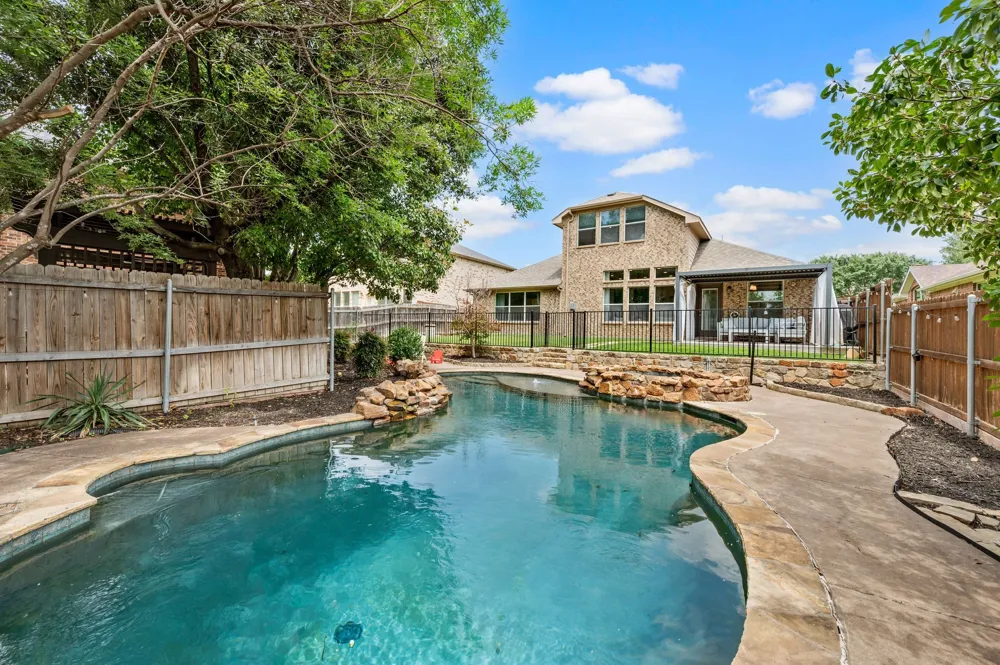 3513 Carlton Street Grapevine, TX 76092