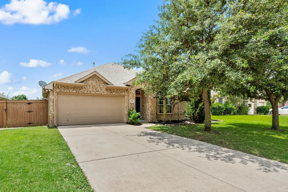 3513 Carlton Street Grapevine, TX 76092