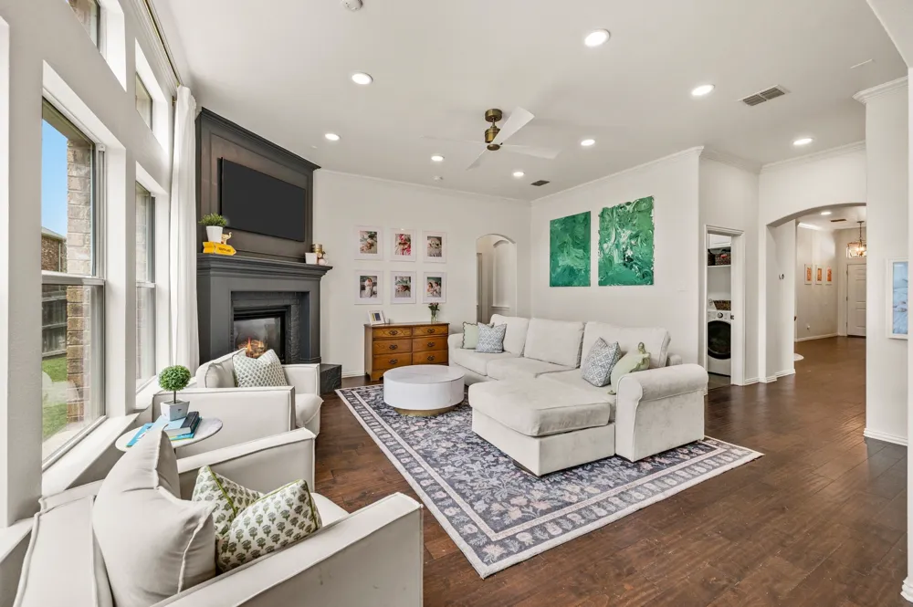 3513 Carlton Street Grapevine, TX 76092