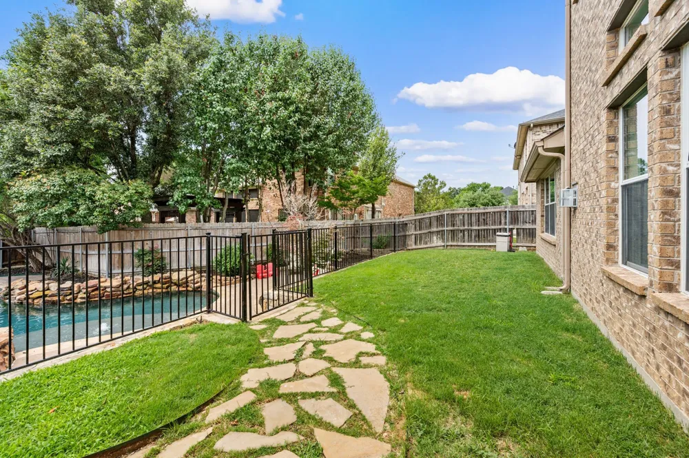 3513 Carlton Street Grapevine, TX 76092