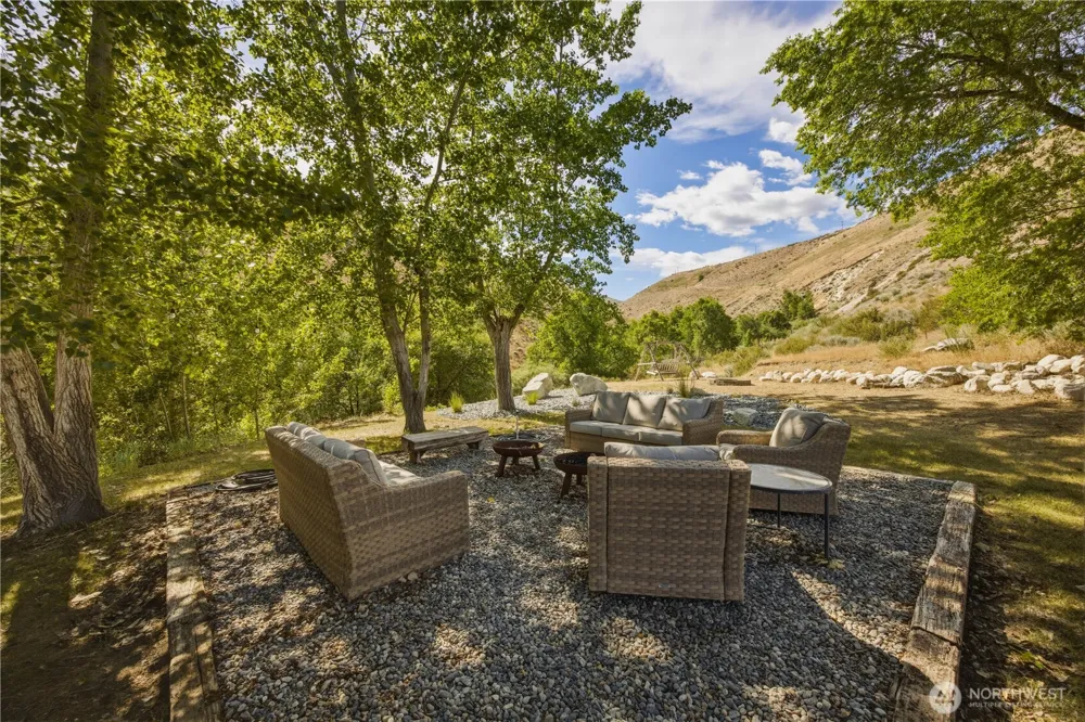25505 C US Hwy 97 Pateros, WA 98846