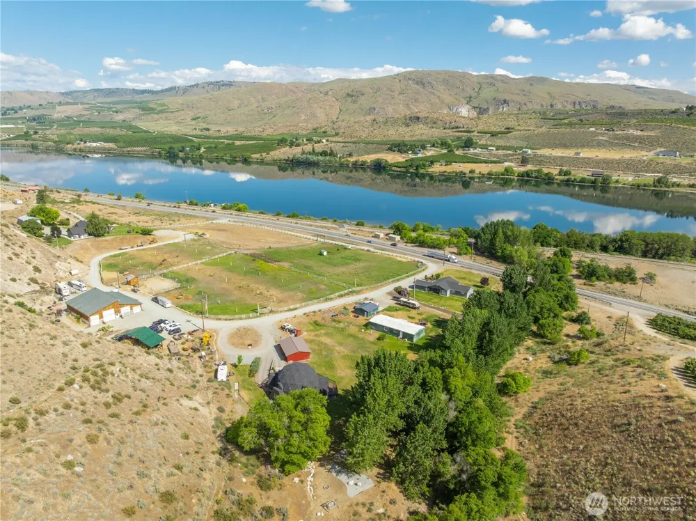 25505 C US Hwy 97 Pateros, WA 98846