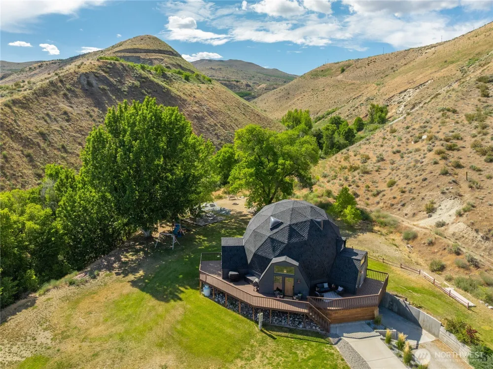 25505 C US Hwy 97 Pateros, WA 98846