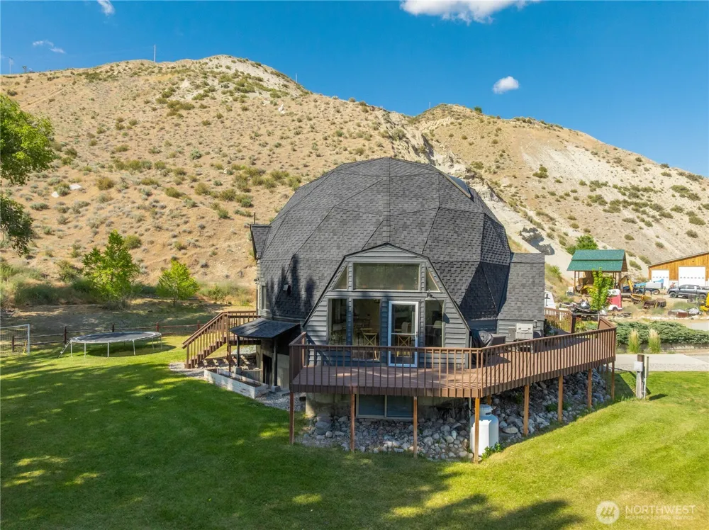 25505 C US Hwy 97 Pateros, WA 98846