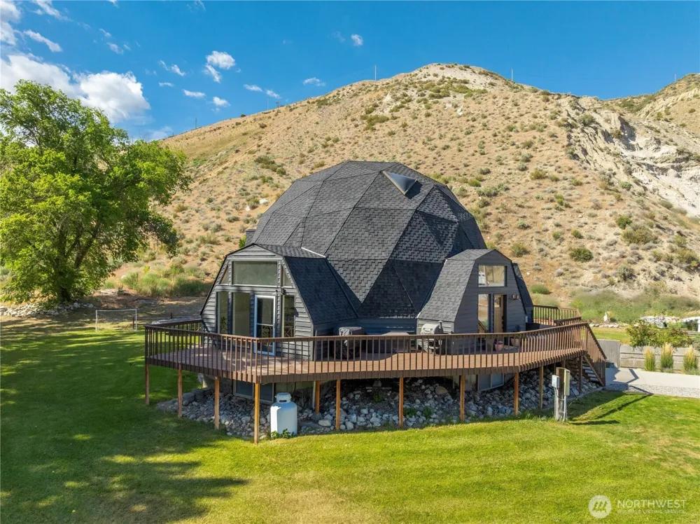25505 C US Hwy 97 Pateros, WA 98846