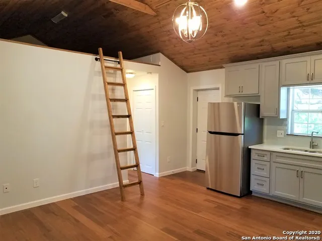17803 HILLTOP DR Helotes, TX 78023