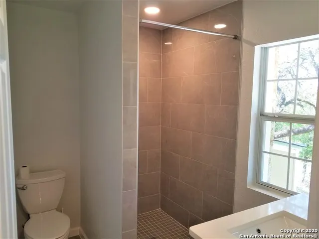 17803 HILLTOP DR Helotes, TX 78023