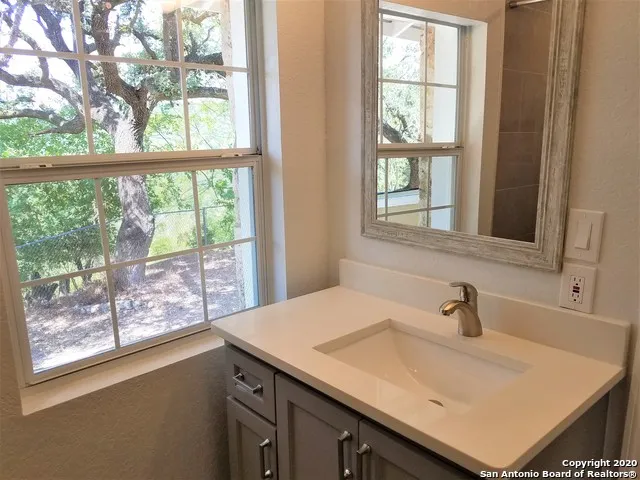 17803 HILLTOP DR Helotes, TX 78023