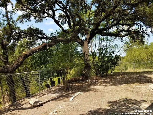 17803 HILLTOP DR Helotes, TX 78023